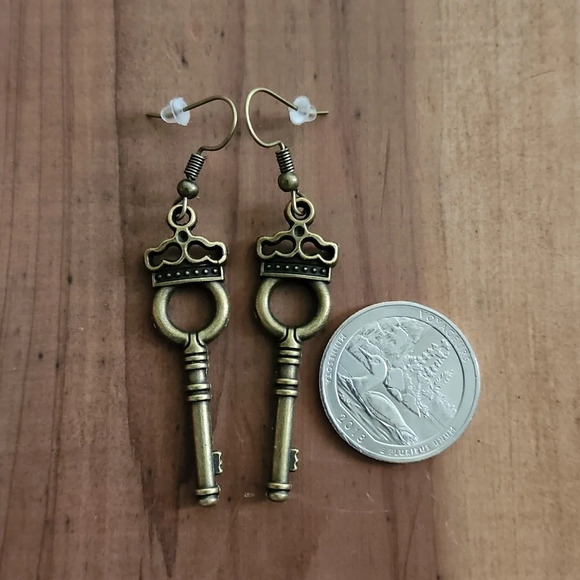 Vintage Key Earrings - Picture 1 of 1